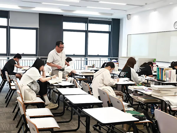 学习文化 | 做好课后答疑，，，，彰显教育温度—易而知日常“课后答疑辅导”