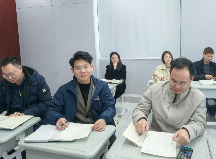 教以共进，，，研以致远——易而知教学部常态化开展集体教研活动